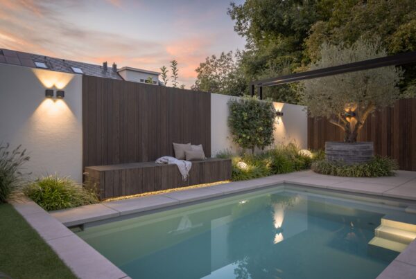 Wit Buitenbehang in stadstuin